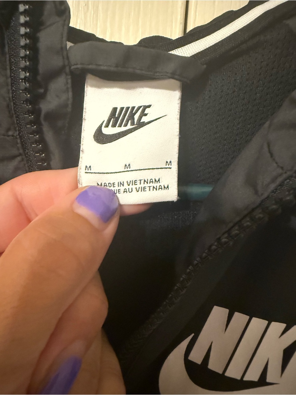 Nike kids  Black Hooded Windbreaker Jacket - Picture 3 of 4